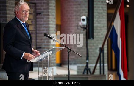 DEN HAAG - 14.08.2024, Thom de Graaf, Vorsitzender der Stiftung für nationale Gedenkfeier, während der Gedenkfeier im Repräsentantenhaus für die Kriegsopfer in den ehemaligen Niederländisch-Indien. Jedes Jahr werden die Opfer des Zweiten Weltkriegs an der indischen Gedenktafel im Repräsentantenhaus gedenken. ANP FREEK VAN DEN BERGH niederlande aus - belgien aus Stockfoto