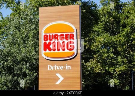 Burger King, Symbolbild, Fast Food, Drive-in, Schnellrestaurant, Fast-Food-Kette, Restaurant, Markenlogo, Burger King, Drive-in, Fast Food, Schnellrestaurant, Burger King Logo *** Burger King, Symbolbild, Fast Food, Drive-in, Fast Food-Kette, Restaurant, Markenlogo, Burger King, Drive-in, Fast Food, Fast Food Restaurant, Burger King Logo Copyright: xGrantxHubbsx Stockfoto