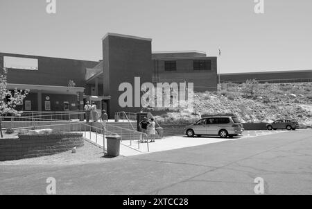 Außenansicht des Museumsgebäudes am Meteor Crater, einer beliebten Touristenattraktion an der Route 66 in der Nähe von Winslow, Arizona, USA. Stockfoto