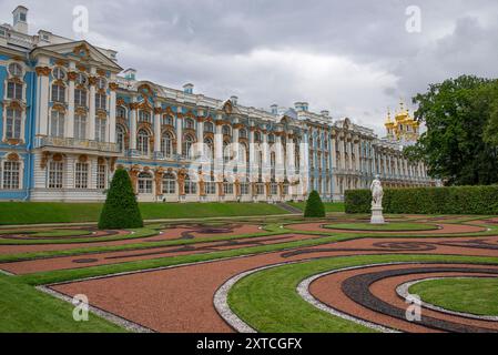 PUSCHKIN, RUSSLAND - 13. AUGUST 2024: Bewölkter Sommertag im Catherine Park. Zarskoje Selo. (Sankt Petersburg) Stockfoto