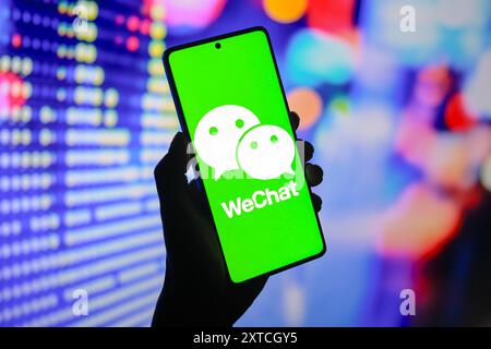 Paraguay. August 2024. In dieser Abbildung wird das WeChat-Logo auf einem Smartphone-Bildschirm angezeigt. Quelle: SOPA Images Limited/Alamy Live News Stockfoto