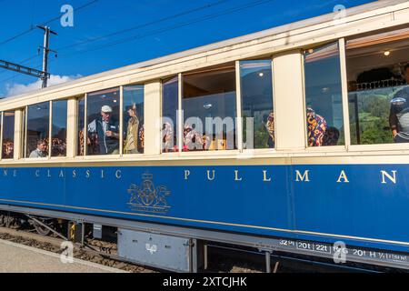 Alpine Classic Pullman Express auf der Route des Glacier Express, Graubünden, Schweiz Stockfoto