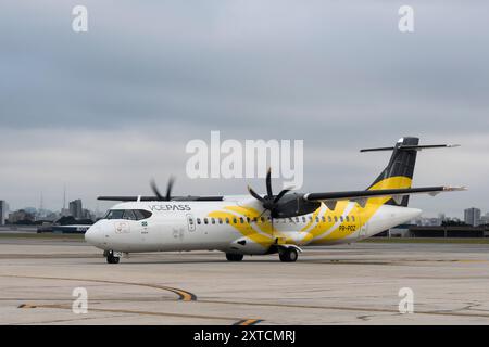 Voepass Airline Flugzeug auf der Landebahn am Congonhas Airport. Stadt São Paulo, Brasilien. Stockfoto