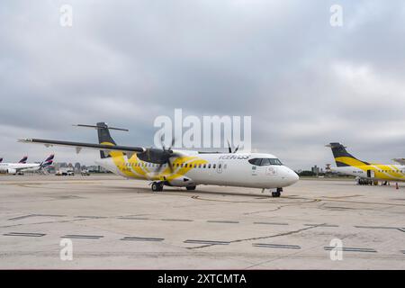 Voepass Airline Flugzeug auf der Landebahn am Congonhas Airport. Stadt São Paulo, Brasilien. Stockfoto