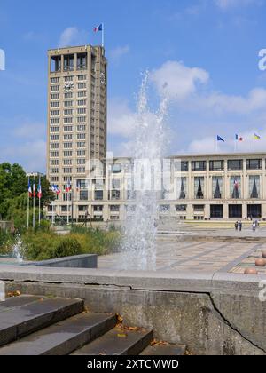 Le Havre, Frankreich - 23. Juli 2022: Das berühmte Rathaus von Le Havre an einem sonnigen Tag Stockfoto