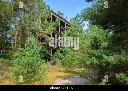 Binz, Deutschland - 10. Juli 2024: Die Gebäude von Prora auf der Insel rügen an einem sonnigen Tag Stockfoto