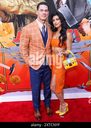 Hollywood, Usa. August 2024. HOLLYWOOD, LOS ANGELES, KALIFORNIEN, USA - 13. AUGUST: John Cena und seine Frau Shay Shariatzadeh kommen zur Los Angeles Premiere von „Jackpot!“ der Amazon MGM Studios an. Am 13. August 2024 im TCL Chinese Theatre IMAX in Hollywood, Los Angeles, Kalifornien, USA. (Foto: Xavier Collin/Image Press Agency) Credit: Image Press Agency/Alamy Live News Stockfoto