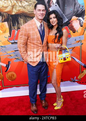 Hollywood, Usa. August 2024. HOLLYWOOD, LOS ANGELES, KALIFORNIEN, USA - 13. AUGUST: John Cena und seine Frau Shay Shariatzadeh kommen zur Los Angeles Premiere von „Jackpot!“ der Amazon MGM Studios an. Am 13. August 2024 im TCL Chinese Theatre IMAX in Hollywood, Los Angeles, Kalifornien, USA. (Foto: Xavier Collin/Image Press Agency) Credit: Image Press Agency/Alamy Live News Stockfoto