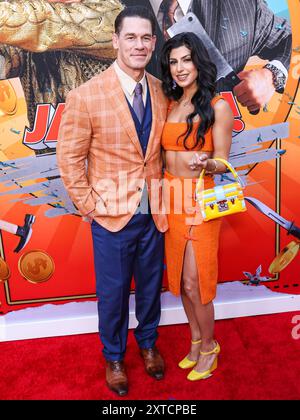Hollywood, Usa. August 2024. HOLLYWOOD, LOS ANGELES, KALIFORNIEN, USA - 13. AUGUST: John Cena und seine Frau Shay Shariatzadeh kommen zur Los Angeles Premiere von „Jackpot!“ der Amazon MGM Studios an. Am 13. August 2024 im TCL Chinese Theatre IMAX in Hollywood, Los Angeles, Kalifornien, USA. (Foto: Xavier Collin/Image Press Agency) Credit: Image Press Agency/Alamy Live News Stockfoto