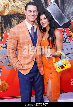 Hollywood, Usa. August 2024. HOLLYWOOD, LOS ANGELES, KALIFORNIEN, USA - 13. AUGUST: John Cena und seine Frau Shay Shariatzadeh kommen zur Los Angeles Premiere von „Jackpot!“ der Amazon MGM Studios an. Am 13. August 2024 im TCL Chinese Theatre IMAX in Hollywood, Los Angeles, Kalifornien, USA. (Foto: Xavier Collin/Image Press Agency) Credit: Image Press Agency/Alamy Live News Stockfoto