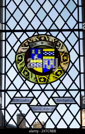 Gedenkliches Buntglasfenster, das Alexander Stewart, Earl of Bouchquhane, in der Großen Halle von Stirling Castle, Schottland, gewidmet ist Stockfoto