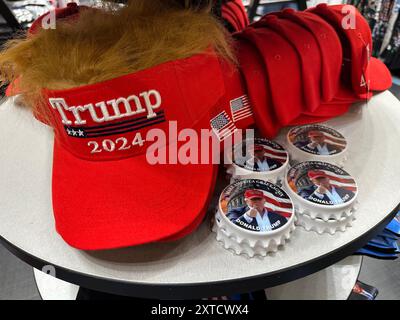 MERCHANDISING DER AMERIKANISCHEN PRÄSIDENTSCHAFTSKAMPAGNE IN NEW YORKER GESCHÄFTEN Stockfoto