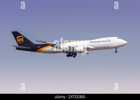 UPS United Parcel Service Boeing 747-8F Flugzeug Flughafen Dubai in den Vereinigten Arabischen Emiraten Dubai, Vereinigte Arabische Emirate - 16. Februar 2024: Ein Boeing 747-8F Flugzeug der UPS United Parcel Service mit dem Kennzeichen N609UP am Flughafen in Dubai, Vereinigte Arabische Emirate. *** UPS United Parcel Service Boeing 747 8F Aircraft Dubai Airport in den Vereinigten Arabischen Emiraten Dubai, Vereinigte Arabische Emirate 16. Februar 2024 Ein UPS United Parcel Service Boeing 747 8F Aircraft mit der Registrierung N609UP am Flughafen in Dubai, Vereinigte Arabische Emirate Stockfoto