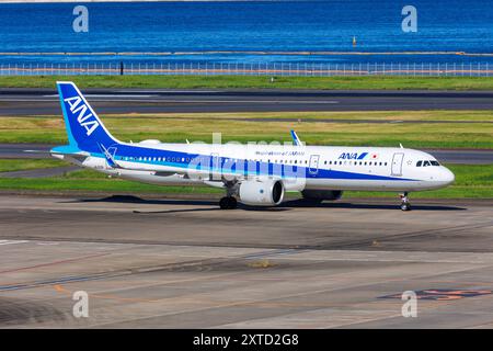 ANA All Nippon Airways Airbus A321neo Flugzeug Flughafen Tokio Haneda in Japan Tokio, Japan - 6. Oktober 2023: Ein Airbus A321neo Flugzeug der ANA All Nippon Airways mit dem Kennzeichen JA150A auf dem Flughafen Tokyo Haneda HND in Japan. *** ANA alle Nippon Airways Airbus A321neo Flugzeuge Tokyo Haneda Airport in Japan Tokio, Japan 6. Oktober 2023 ANA alle Nippon Airways Airbus A321neo Flugzeuge mit der Registrierung JA150A am Tokyo Haneda Airport HND in Japan Stockfoto