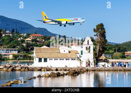 TUI Boeing 737 MAX 8 Flugzeug Flughafen Korfu in Griechenland Korfu, Griechenland - 8. Juni 2024: Ein Boeing 737 MAX 8 Flugzeug der TUI mit dem Kennzeichen D-AMAH auf dem Flughafen Korfu CFU in Griechenland. *** TUI Boeing 737 MAX 8 Flugzeuge Korfu Flughafen in Griechenland Korfu, Griechenland 8. Juni 2024 Ein TUI Boeing 737 MAX 8 Flugzeug mit der Registrierung D AMAH am Flughafen Korfu CFU in Griechenland Stockfoto