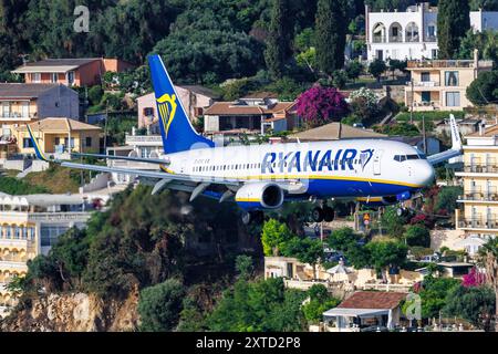 Ryanair Boeing 737-800 Flugzeug Flughafen Korfu in Griechenland Korfu, Griechenland - 7. Juni 2024: Ein Boeing 737-800 Flugzeug der Ryanair mit dem Kennzeichen EI-DYC auf dem Flughafen Korfu CFU in Griechenland. *** Ryanair Boeing 737 800 Flugzeug Korfu Flughafen in Griechenland Korfu, Griechenland 7. Juni 2024 Ein Ryanair Boeing 737 800 Flugzeug mit der Registrierung EI DYC am Flughafen Korfu CFU in Griechenland Stockfoto