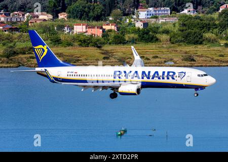 Ryanair Boeing 737-800 Flugzeug Flughafen Korfu in Griechenland Korfu, Griechenland - 7. Juni 2024: Ein Boeing 737-800 Flugzeug der Ryanair mit dem Kennzeichen SP-RNI auf dem Flughafen Korfu CFU in Griechenland. *** Ryanair Boeing 737 800 Flugzeug Korfu Flughafen in Griechenland Korfu, Griechenland 7. Juni 2024 Ein Ryanair Boeing 737 800 Flugzeug mit der Registrierung SP RNI am Flughafen Korfu CFU in Griechenland Stockfoto