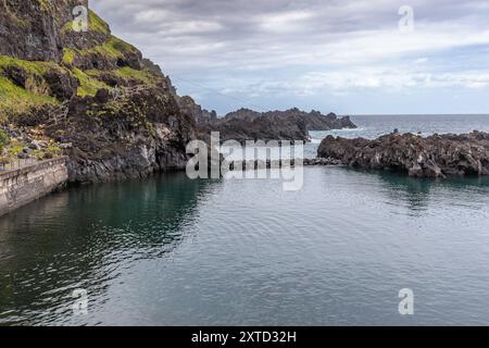 Ein natürliches Schwimmbad in Seixal, Madeira, Portugal Stockfoto