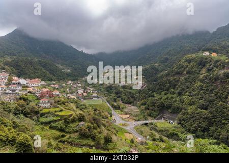 Blick auf die Stadt Boaventura und ihre Umgebung auf der Insel Madeira, Portugal Stockfoto