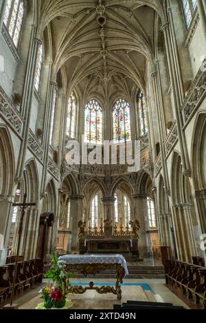 Die Kirche Saint-Pierre (Eglise Saint-Pierre) ist eine römisch-katholische Kirche am Place Saint-Pierre im Zentrum der Caen Normandie Stockfoto