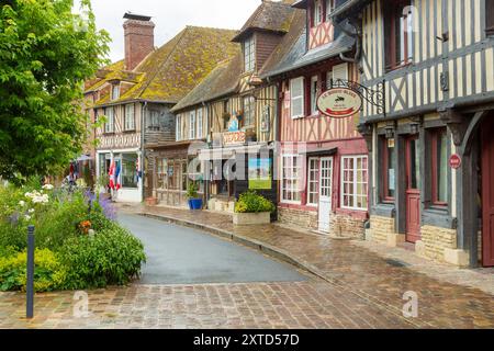 Beuvron-en-Auge, eines der schönsten Dörfer Frankreichs, liegt im Pays d'Auge, 30 km von Caen und Lisieux entfernt Stockfoto