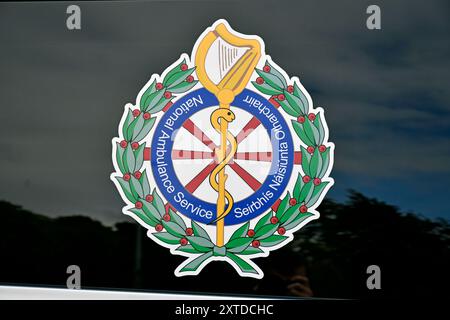 Logo des National Ambulance Service in Irland Stockfoto