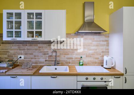 Inneneinrichtung einer modernen Luxusküche Stockfoto