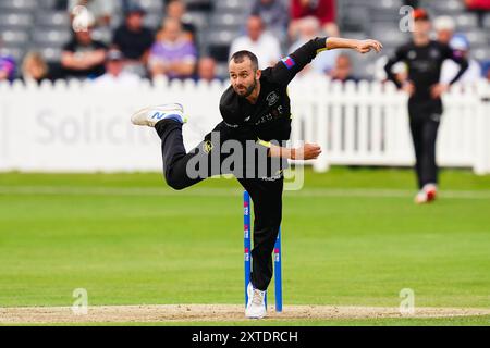 Bristol, Großbritannien, 14. August 2024. Jack Taylor Bowling in Gloucestershire während des Metro Bank One-Day Cup-Spiels zwischen Gloucestershire und Leicestershire. Quelle: Robbie Stephenson/Gloucestershire Cricket/Alamy Live News Stockfoto