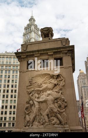 Die DuSable Bridge, das Wrigley Building und die Modern Architecture Tower Building in Downtown Chicago, Illinois, USA Stockfoto