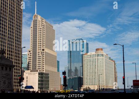 Das Lower Chicago Hotel, der NBC Tower und das Sheraton Grand Chicago Riverwalk Modern Architecture Tower Gebäude in Downtown Chicago, Illinois, United Stockfoto