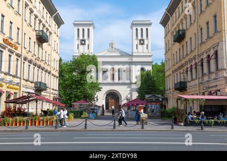 St. Petersburg, Russland - 2. JUNI 2024: Blick auf die alte lutherische Kirche der Heiligen Peter und Paulus an einem sonnigen Juni-Tag. Newski Prospekt Stockfoto