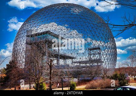 Die Montreal Biosphäre, eine geodätische Kuppel, entworfen von Buckminster Fuller, im Parc Jean-Drapeau auf der Île Sainte-Hélène, Montreal, Quebec, Kanada. Stockfoto