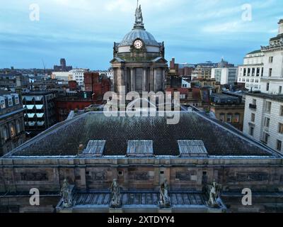 Erhöhtes Bild mit Blick auf die Rückseite des Rathauses von Liverpool von Exchange Flags Stockfoto