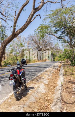 Ometepe, Nicaragua - 21. März 2024: Hin- und Rückfahrt zur Insel Ometepe mit einem Motorrad im Südwesten Nicaraguas Mittelamerika Stockfoto