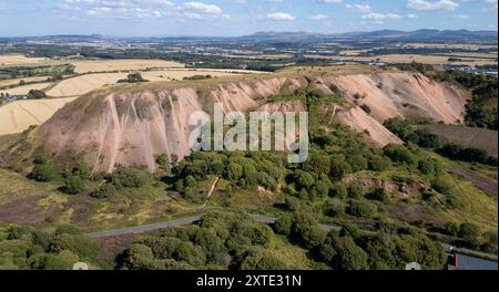 Drohnenansicht von Greendyke Shale bing, Broxburn, West Lothian, Schottland Stockfoto