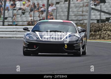 Albert Vella, Ferrari 360 Challenge, Bell Sport Challenge Series, zwei 20-Minuten-Rennen für Herren, wobei die Autos in fünf Gruppen aufgeteilt sind, einer für Stockfoto