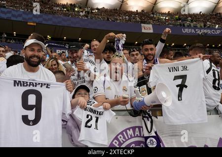 Warschau, Polen. August 2024. Real Madrids Fans vor dem UEFA-Supercup-Spiel 2024 zwischen Real Madrid und Atalanta - UEFA-Supercup 2024 im Nationalstadion - Sport, Fußball - Warschau, Polen - Mittwoch, 14. August 2024 (Foto: Massimo Paolone/LaPresse) Credit: LaPresse/Alamy Live News Stockfoto
