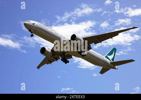 Cathay Pacific Boeing 777-300ER landet bei Vancouver YVR Stockfoto