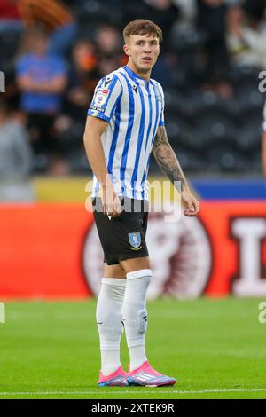 Charlie McNeill (17) beim Spiel Hull City FC gegen Sheffield Wednesday FC Carabao Cup Runde 1 im MKM Stadium, Hull, England, Großbritannien am 14. August 2024 Credit: Every Second Media/Alamy Live News Stockfoto