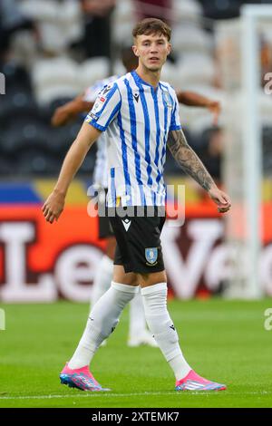 Charlie McNeill (17) beim Spiel Hull City FC gegen Sheffield Wednesday FC Carabao Cup Runde 1 im MKM Stadium, Hull, England, Großbritannien am 14. August 2024 Credit: Every Second Media/Alamy Live News Stockfoto