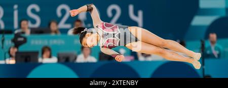 Paris, Ile de France, Frankreich. August 2024. RINA KISHI (JPN) aus Japan, tritt beim Kunstturnen-Allround-Finale der Frauen in der Bercy Arena während der Olympischen Sommerspiele 2024 in Paris an. (Kreditbild: © Walter Arce/ZUMA Press Wire) NUR REDAKTIONELLE VERWENDUNG! Nicht für kommerzielle ZWECKE! Stockfoto