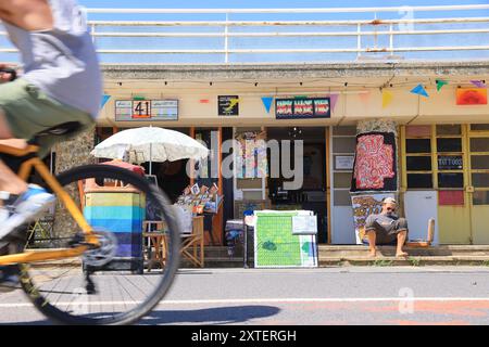 East Beach Studios, farbenfrohe Studios im Künstlerviertel von Worthing, die maßgeschneiderte und einzigartige Kunst und Kunsthandwerk aus West Sussex verkaufen, Großbritannien Stockfoto