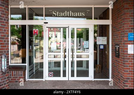 Oldenburg, Niedersachsen, Deutschland, 15. Juli 2024 - Eingang des Rathauses Stockfoto