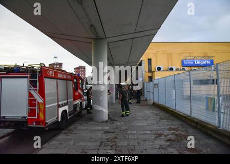 Torino, Italien. August 2024. Danni provocati dal maltempo presso il bar della stazione ferroviaria Lingotto a Torino, Italia. Mercoledì 14 agosto 2024 - Cronaca - ( Foto Matteo SECCI/LaPresse ) Schäden durch schweren Regen an der Bar des Bahnhofs Lingotto in Turin, Italien. - Mittwoch, 14. august 2024 - News - ( Foto Matteo SECCI/LaPresse ) Credit: LaPresse/Alamy Live News Stockfoto