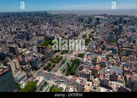 Buenos Aires, Argentinien - 08 08 2024: Wunderschöner Blick aus der Luft auf die Stadt Buenos Aires, beeindruckende Wahrzeichen in Argentinien Stockfoto