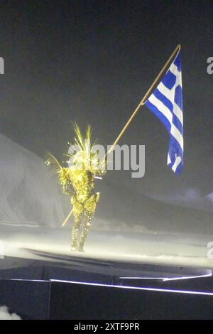 Saint Denis, Frankreich. August 2024. Die Abschlusszeremonie der Olympischen Sommerspiele 2024 in Paris mit den Paraden teilnehmender Athleten mit Feuerwerk, Lichtern und Künstlern im Stade de France. (Kreditbild: © Julia Mineeva/TheNEWS2 via ZUMA Press Wire) NUR REDAKTIONELLE VERWENDUNG! Nicht für kommerzielle ZWECKE! Stockfoto