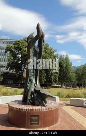 Phoenix Tree Skulptur des Blitz-Überlebenden George Wagstaffe in Coventry Stockfoto