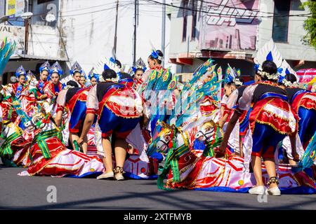 Jaran Bodhag-Tanz von Probolinggo am 3. BEN-Karneval. Dieser Tanz begleitet gewöhnlich Prozessionen bei Feiern, Hochzeiten, Beschneidungen Stockfoto