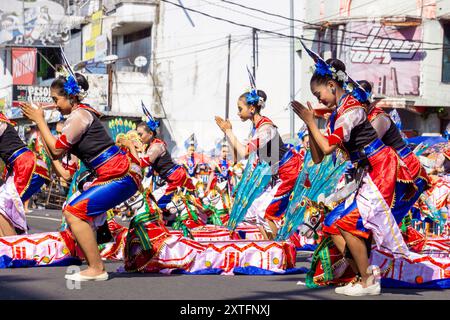 Jaran Bodhag-Tanz von Probolinggo am 3. BEN-Karneval. Dieser Tanz begleitet gewöhnlich Prozessionen bei Feiern, Hochzeiten, Beschneidungen Stockfoto