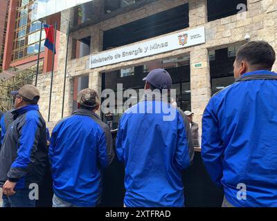 MARCHA TRABAJADORES ELECTRICOS Quito, Mittwoch, 14. August 2024 Elektroarbeiter sitzen im Energieministerium, gegen die Privatisierung des Sektors Fotos API Quito Pichincha Ecuador POL MARCHA TRABAJADORES ELECTRICOS 9cf5b5d63e263b2c622415f3a0b6d848 Copyright: XAPIx Stockfoto